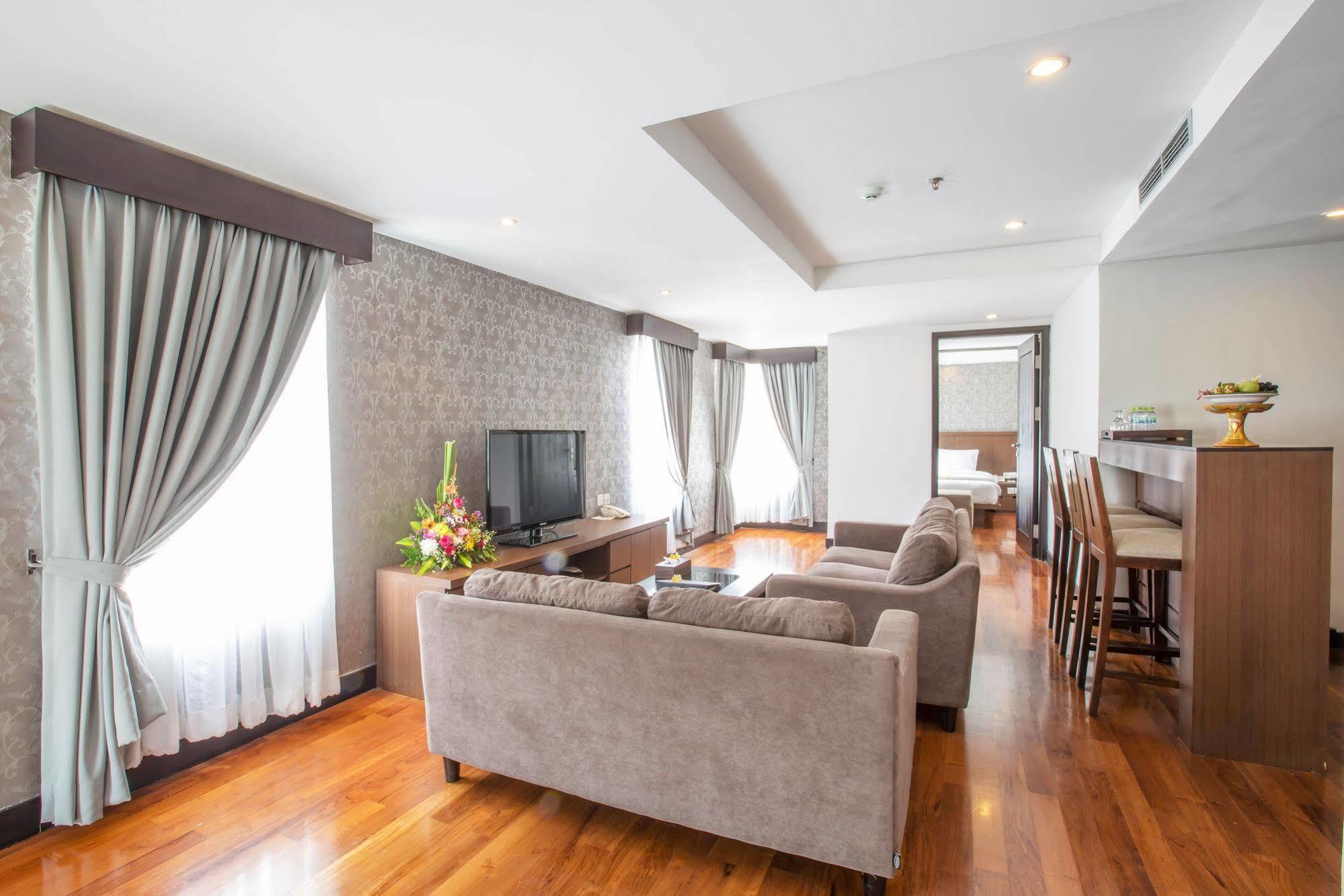 Royal Regantris Kuta Hotel Kuta Lombok Kültér fotó